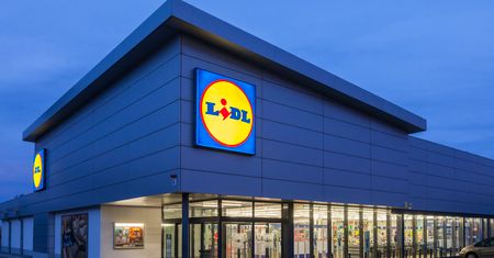 Lidl wyrzucił menadżera za zbyt wczesne przychodzenie do pracy