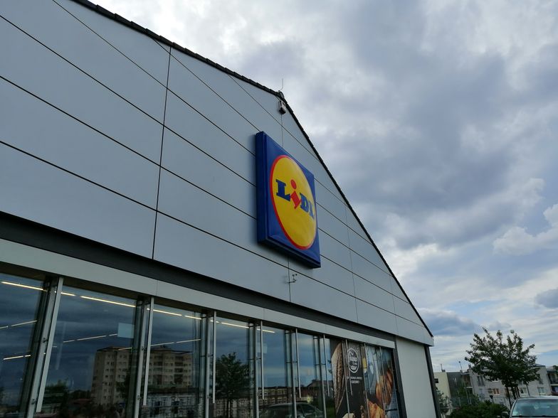 Lidl Polska już zdejmuje plakaty informujące o stawkach 50 zł brutto za godzinę.