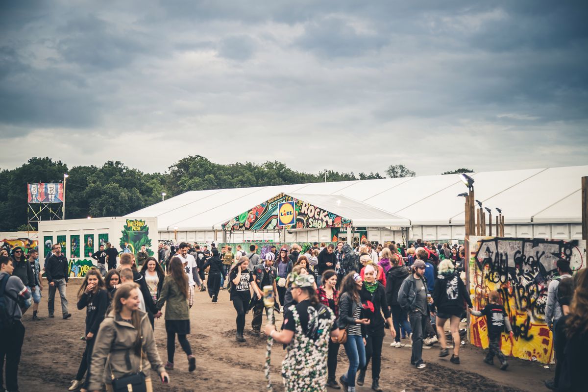 Rockowa wyspa Lidla. Sklep ze strefą chillout stanie na Woodstocku