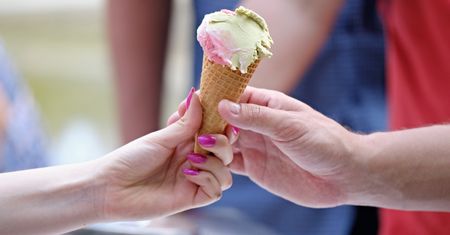Lody z bakteriami. Sanepid skontrolował lodziarnie. Wyniki nie są optymistyczne