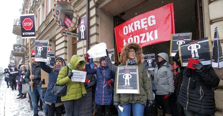 Zdecydowana większość pracowników łódzkiej prokuratury jest na L4. "Wyraz desperacji"