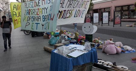Łódź. Eksmisja fundacji Dziewczynka z Zapałkami. Poszło o długi