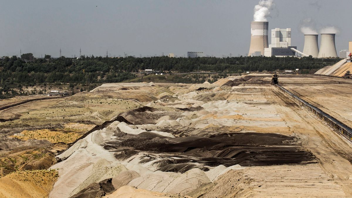 Księżycowy krajobraz w okolicach najbogatszej gminy w Polsce - Kleszczowa 