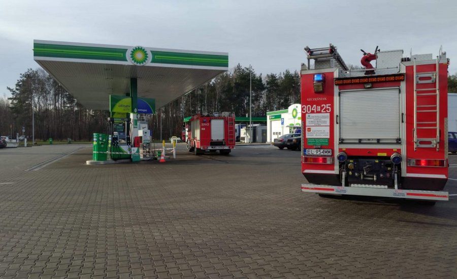 25-latka wjechała w dystrybutor gazu w Łodzi. Ewakuowano 65 osób