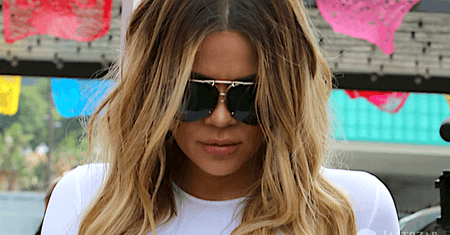 Khloe Kardashian w super obcisłych ubraniach przyłapana przez paparazzi! Widać już ciążowe krągłości?