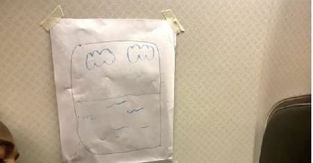 Marudny pasażer chciał usiąść przy oknie. Stewardesa mu je... namalowała