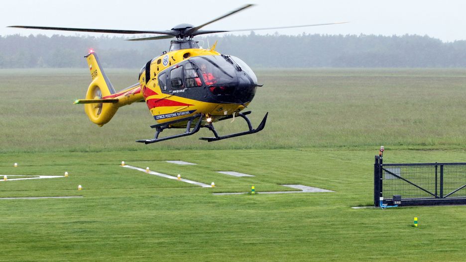 Śmigłowiec LPR zabrał jedną z osób rannych w wypadku na DK 25