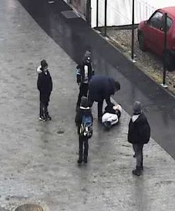 Pobił dziecko na rynku w Pucku.  Policja pokazuje twarz mężczyzny