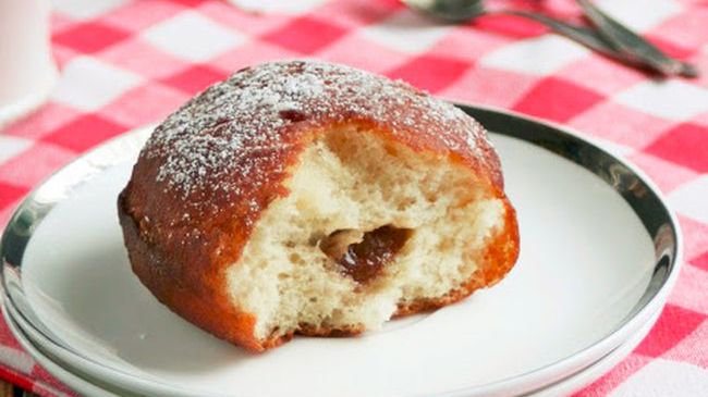 Karnawałowe pączki na Tłusty Czwartek. Słodkie i proste do zrobienia