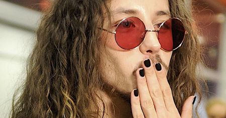 Michał Szpak stracił kontakt z rzeczywistością? Ubrał się do "The Voice" jak na imprezę Faszyn From Raszyn