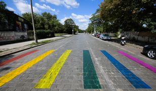 Wrocław. Tajemnicze tęczowe pasy zostaną zmyte