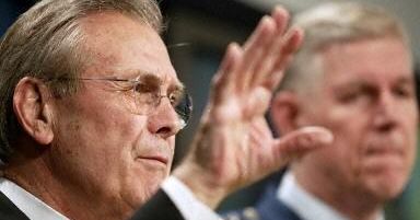 Rumsfeld: Pentagon bada skuteczność ataku na Saddama
