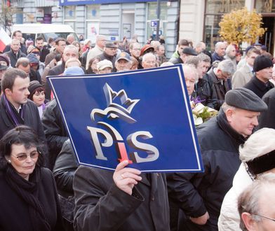 Polityk PiS zawieszony. Podszywał się pod prezes fundacji