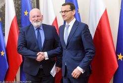 Sondaż: Większy odsetek Polaków popiera stanowisko rządu PiS wobec Timmermansa