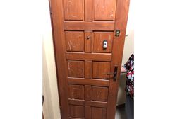 Zdewastowali drzwi niewidomej kobiety. To była radna PiS