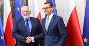 Sondaż: Większy odsetek Polaków popiera stanowisko rządu PiS wobec Timmermansa