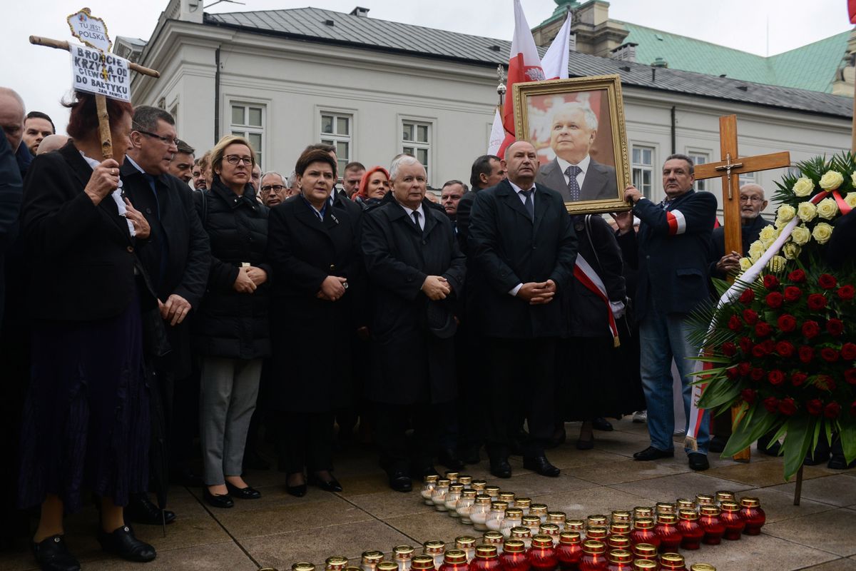 W Warszawie po raz 90. upamiętniono ofiary katastrofy smoleńskiej