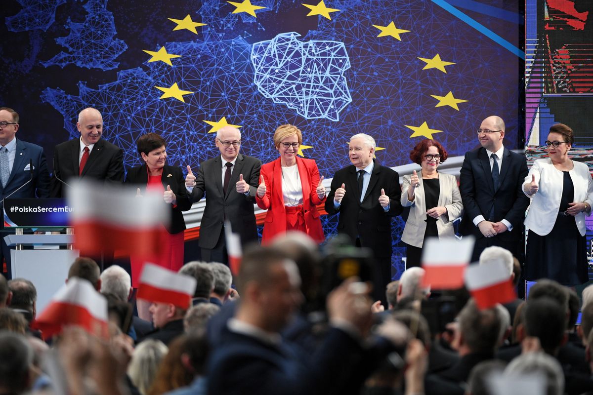 LGBT+ konsoliduje PiS i dzieli opozycję. Kaczyński wykorzystuje temat, bo "tak wychodzi z badań"
