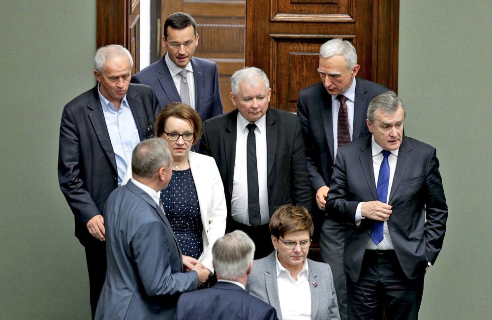 Kaczyński gra na wcześniejsze wybory? Sondażowo PiS miażdży konkurencję