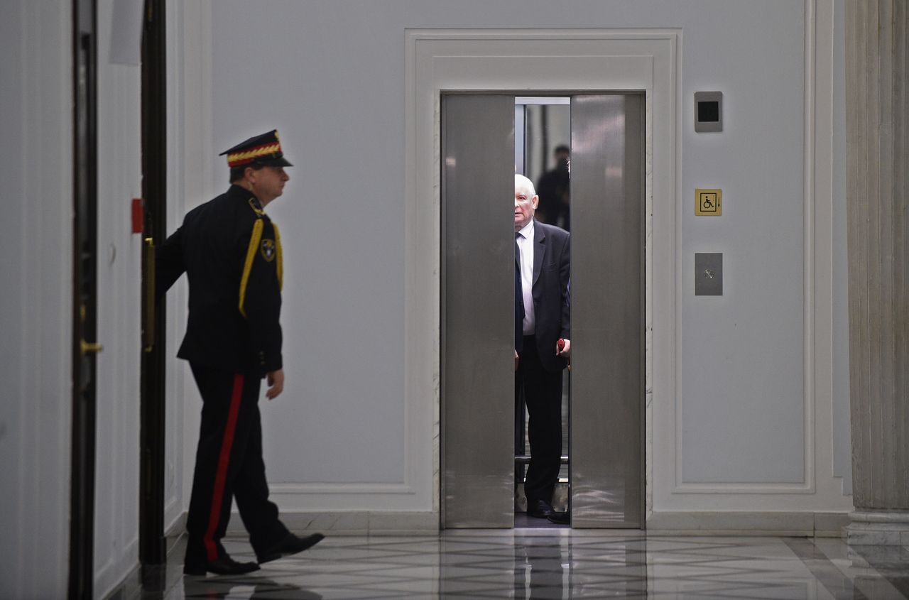 Jarosław Kaczyński przybywa z wytycznymi dla marszałek Sejmu. Prezes PiS angażuje TK do blokady Sądu Najwyższego 