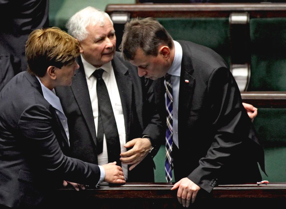 Nowy sondaż CBOS-u. PiS traci, ale nadal na prowadzeniu 