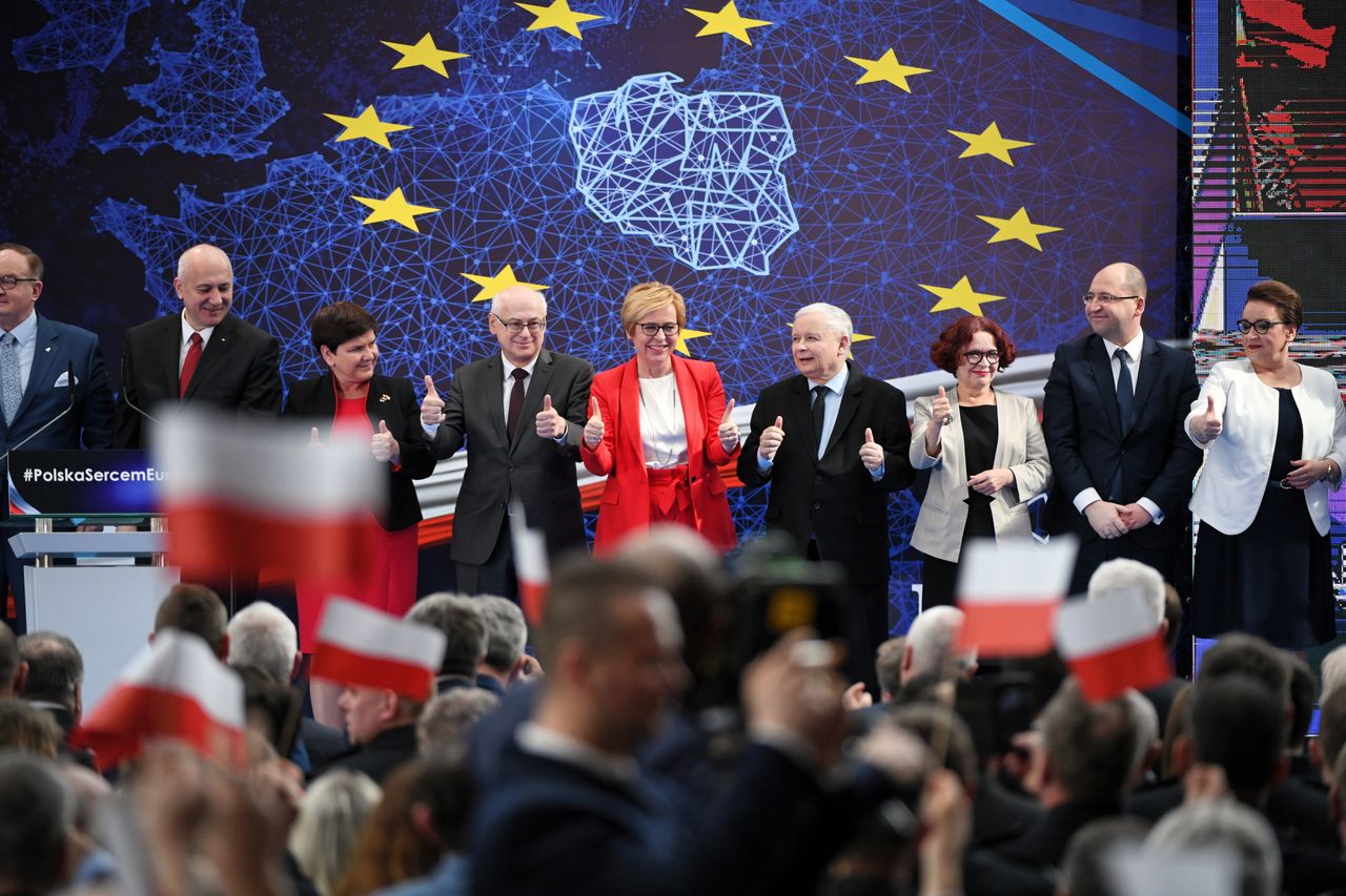 LGBT+ konsoliduje PiS i dzieli opozycję. Kaczyński wykorzystuje temat, bo "tak wychodzi z badań"