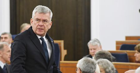 Kulisy sporu o uchwałę ws. Adamowicza. Międzygalaktyczny znak pokoju Terleckiego i interwencja senatora PiS