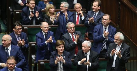 Wyborcza gra PiS. Zwlekają z budżetem. Efekt? Prezydent zdecyduje o losie Morawieckiego