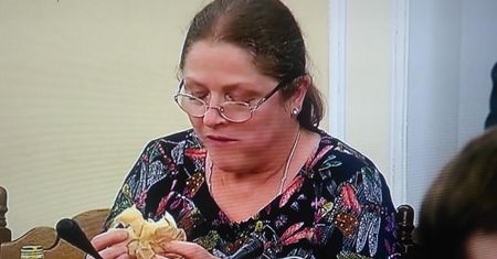 Posłanka Pawłowicz przyłapana z kanapką