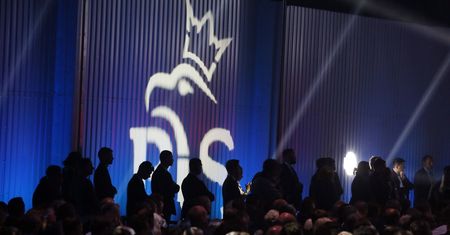 Zakaz handlu bez zmian. PiS nie cofnie się o krok, straszy lobbystów podatkami