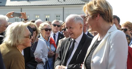 PiS umacnia się na pozycji lidera
