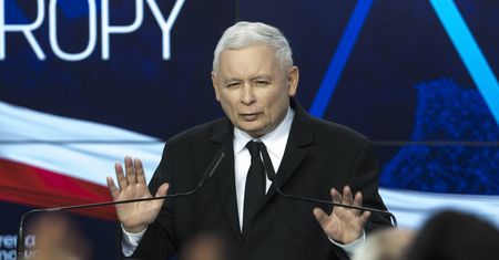 Program PiS ws. polityki zagranicznej. Jeszcze mocniejsze wstawanie z kolan