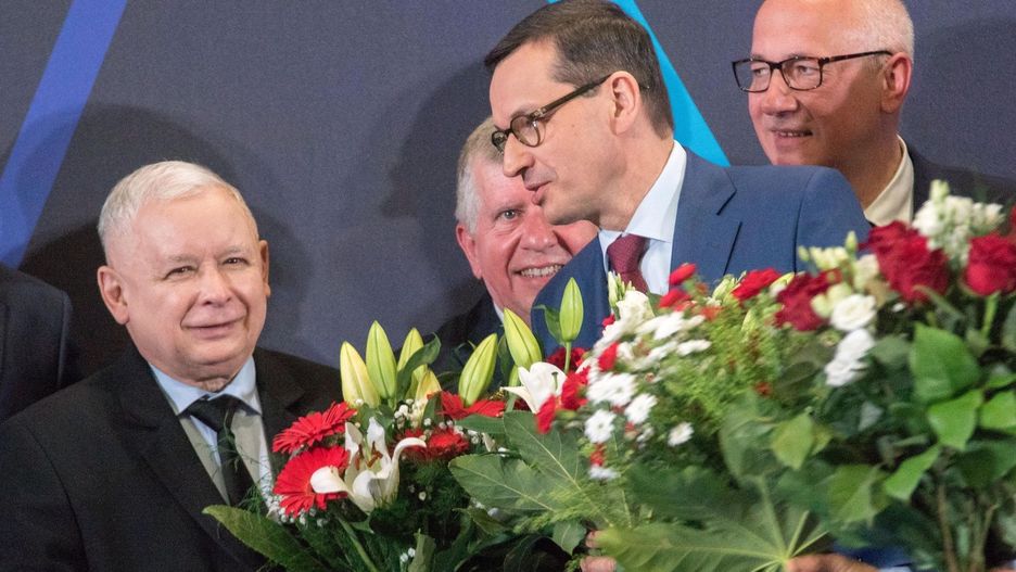 Jarosław Kaczyński (pierwszy z lewej) na konwencji PiS w Szczecinie.