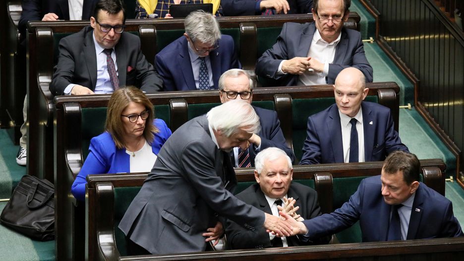 Wybory parlamentarne. PiS liderem sondaży.