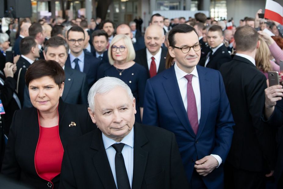 PiS z nową akcją "Obroń swoje prawo". Beata Szydło i Mateusz Morawiecki ruszą kampanijnymi autobusami w Polskę