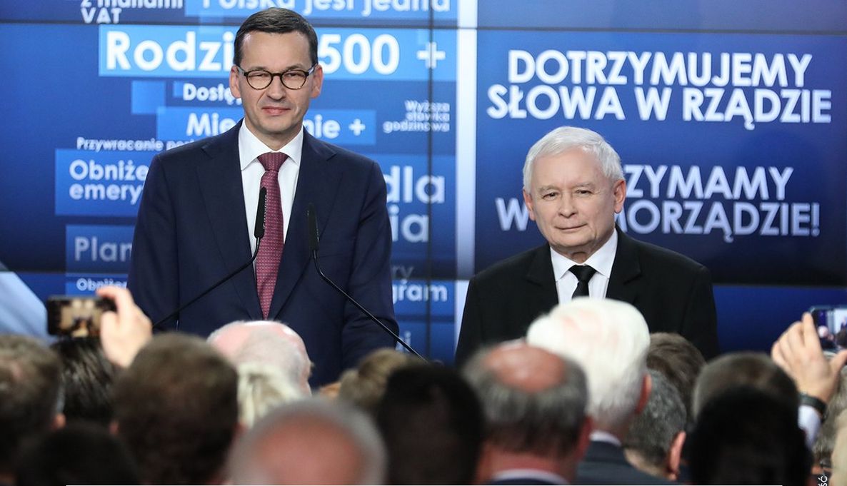 PiS świętuje wyborczy sukces. Kaczyński i Morawiecki z przekazem o jedności i ciężkiej pracy 
