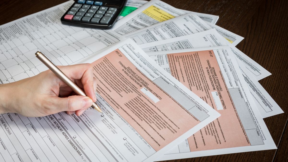 PIT obniżony do 17 proc. Ile pieniędzy więcej trafi na konto pracowników?
