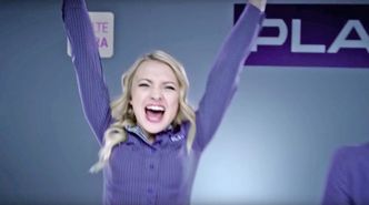 Komórki drożeją na wakacje. Akcje operatorów wystrzeliły