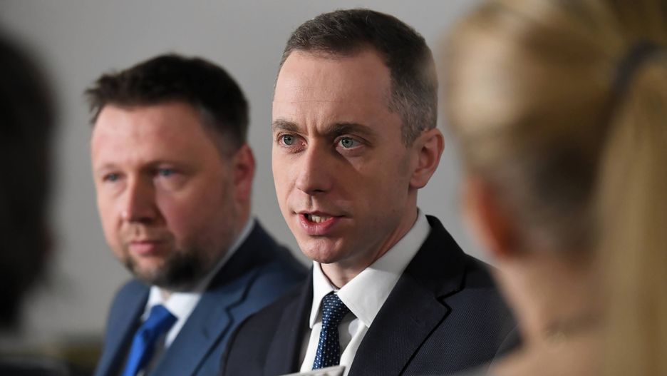 Koronawirus w Polsce. Politycy spierają się nt. właściwych w czasie epidemii działań