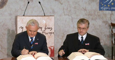 Wybory do PE. Byli premierzy kuszeni przez Platformę