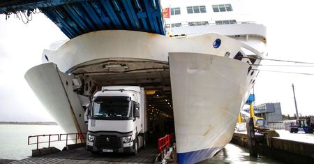 Brytyjski rząd szykuje się na "no deal". Zawarł umowy z firmami transportowymi