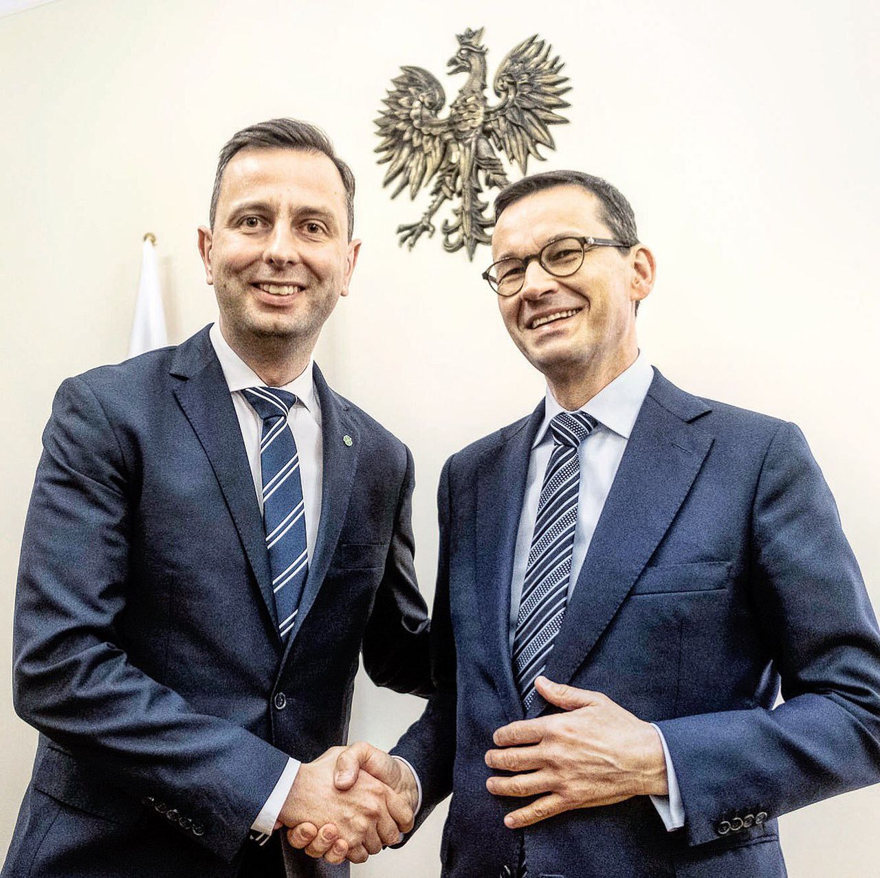 Kuszenie ludowców. Morawiecki otwarty na koalicję z PSL. "Mają dobre relacje z Kosiniakiem"