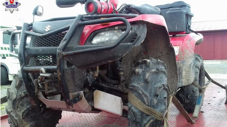 Quad prawdopodobnie uderzył w drzewo