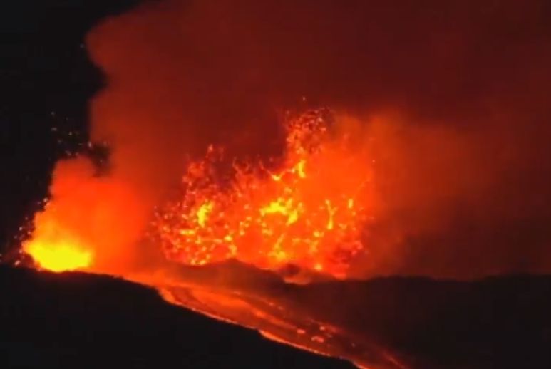 Wulkan Etna szaleje. Gigant znów pluje lawą [WIDEO]