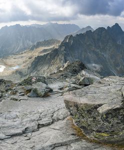 Dwie turystki utknęły nad przepaścią w Tatrach. Tkwiły tam do 2 w nocy
