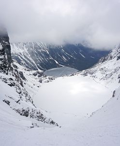 Tatry. Ratownicy TOPR sprowadzają z Rysów dwóch turystów