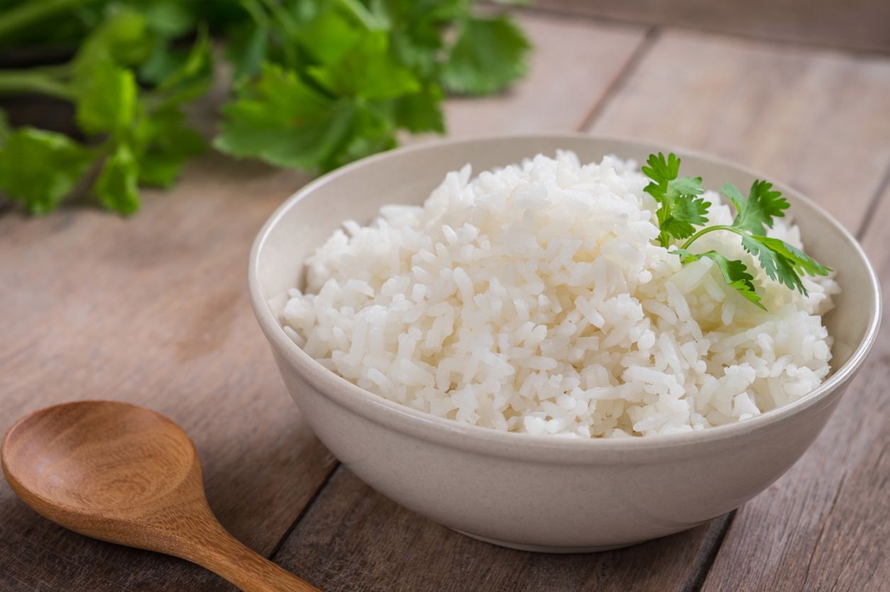 Jak ugotować ryż, żeby się nie kleił? Te metody nigdy nie zawodzą