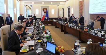 Makowski: "Rząd w trybie home office. Dlaczego tak późno?" [OPINIA]