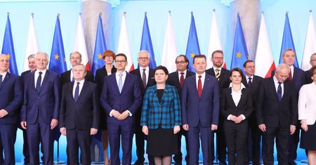 Zamieszania z premiami ciąg dalszy. Krzysztof Brejza pokazuje pismo, a tam "system miesięczny"