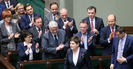 Prawie połowa Polaków źle ocenia pracę rządu. Najnowszy sondaż Kantar Public